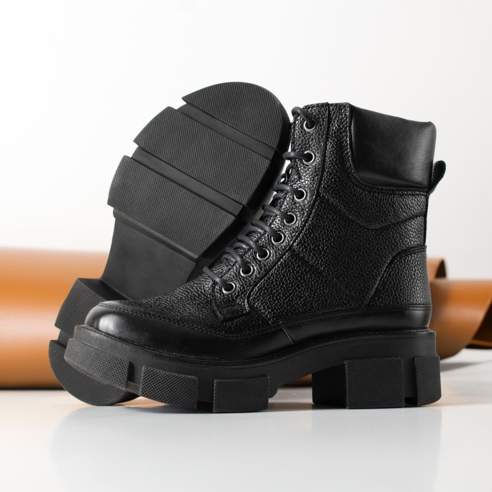 STRIDE Trail Blazer — sepatu boots outdoor sol tebal